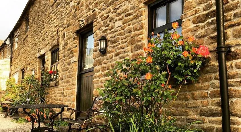 Riding house Farm Cottages - Image 1