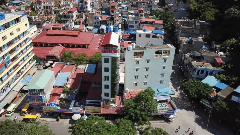 catbadiscovery hotel - Image 1