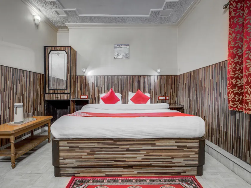 HOTEL Embassy - Image 1