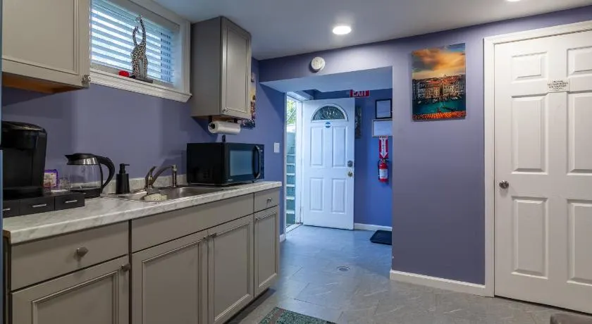 NYC Living Style in Laurel - Image 1