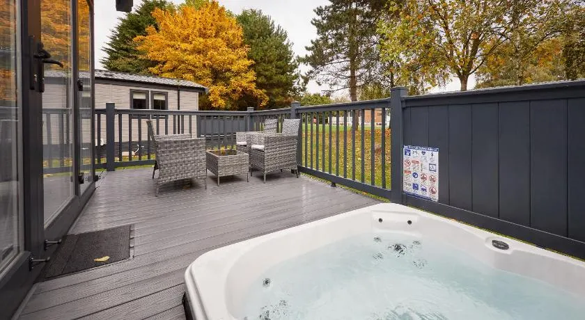 Royal Pines Lodge with Hot tub - Image 1