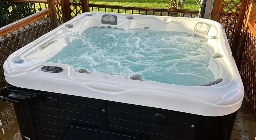 Detached property, beams, hot tub large garden - Image 1