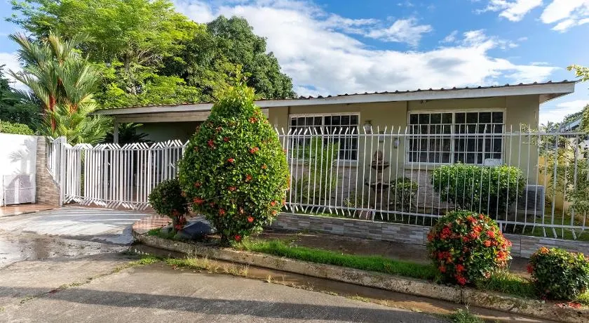 Casa Linbergh - Entire Private House - 9 Guests - Image 1