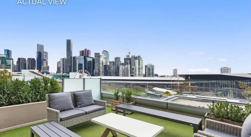 Waterfront Melbourne Apartments - Image 1