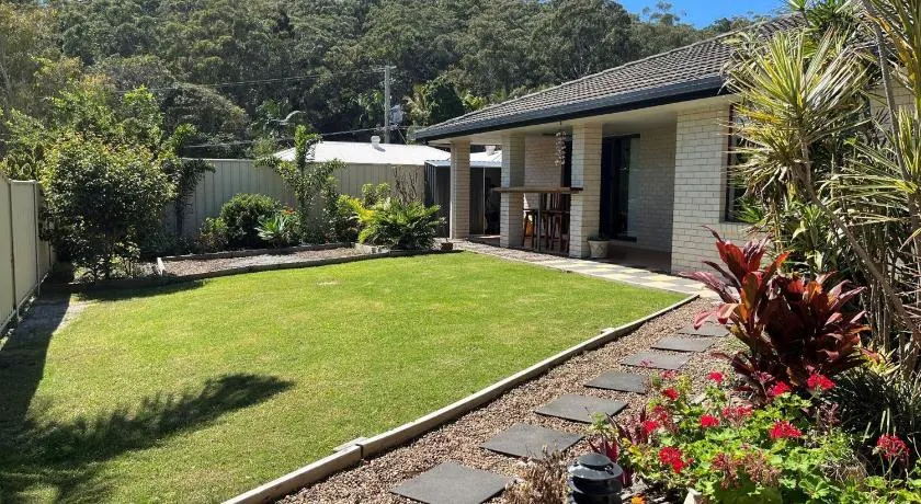 35 Rumbalara Avenue Rainbow Beach Pool Aircon Pets Welome - Image 1