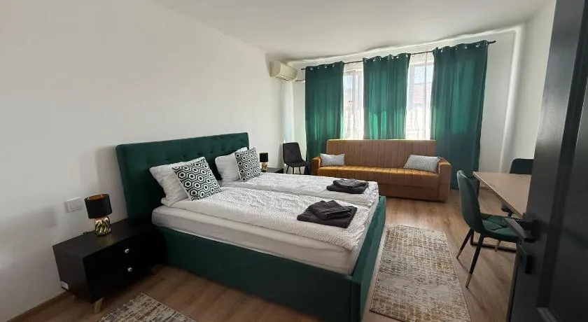 Chic Apartments SRL- Etaj 2-City Center - Free Wifi AC - Image 1