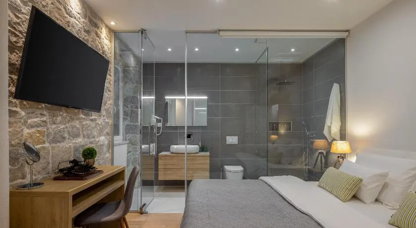 Meridiem Apartment - Image 1