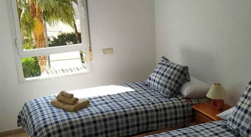 HABITACIONES EN frente DEL PUERTO - Image 1