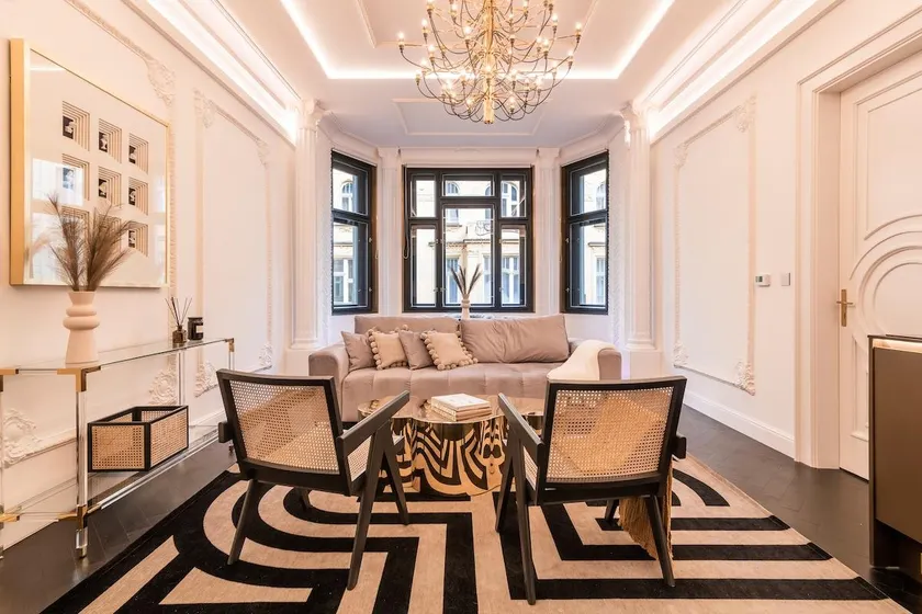 Antique Glam Apartment in Old Town Prague - Image 1