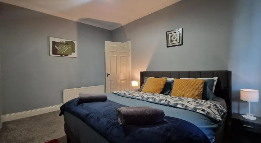 Apartment - Sleeps 4 - Parking - WiFi - Image 1