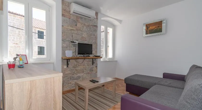 Kira, One Bedroom Apartment in Old Town - Image 1