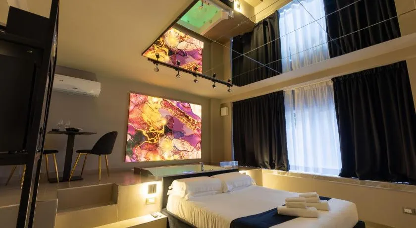 Maximum Exclusive Suite & Spa - Image 1