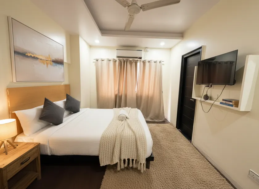 Hotel Heaven Luxes Opp Miraj Cinemas - Image 1