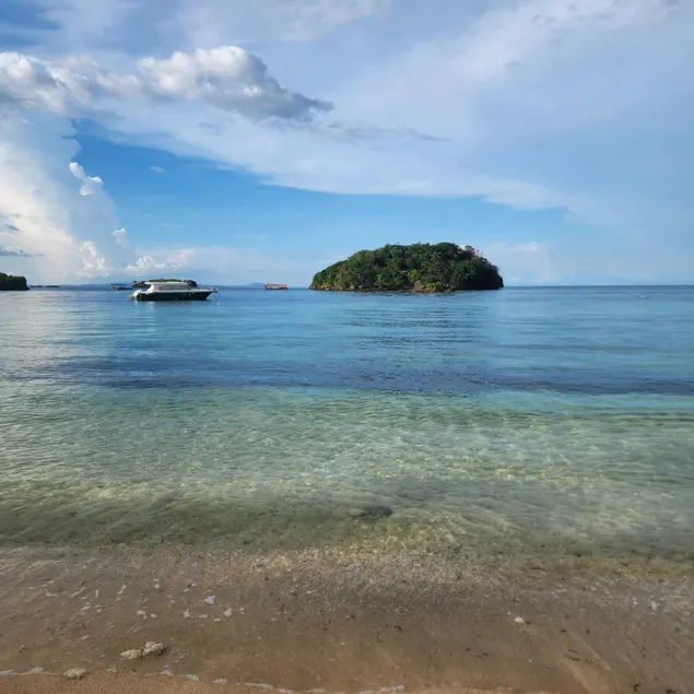 Mansueto's Beach Resort - Image 1