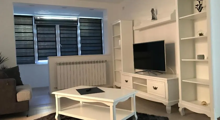 Sarah Apartments - Image 1
