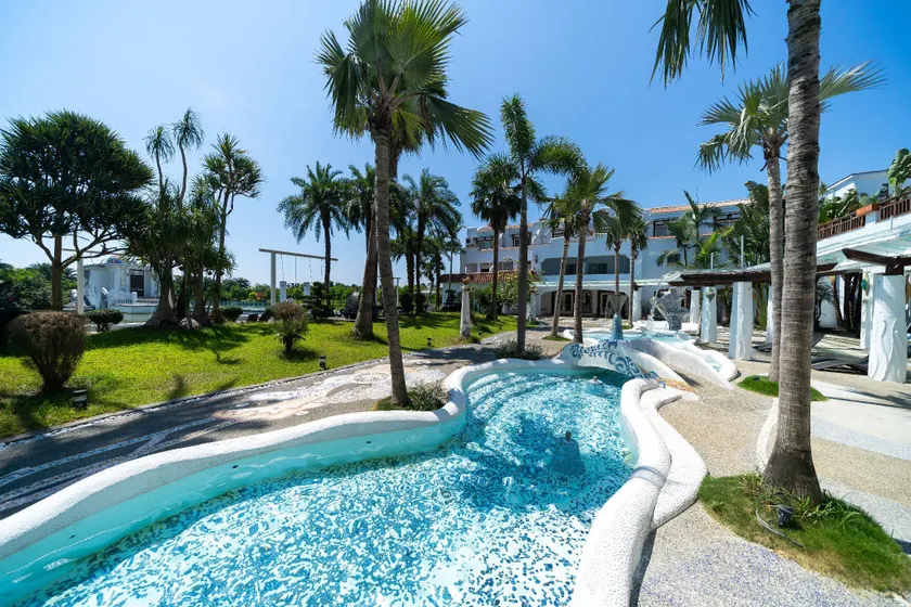 Shangrila Boutique Hotel - Image 1