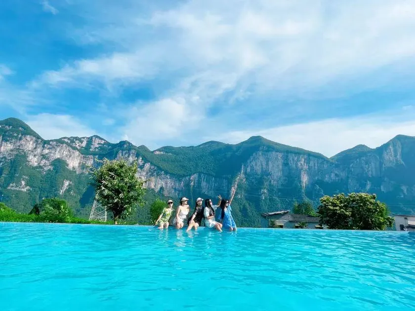 on the Hotel in Enshi Yunya - Image 1