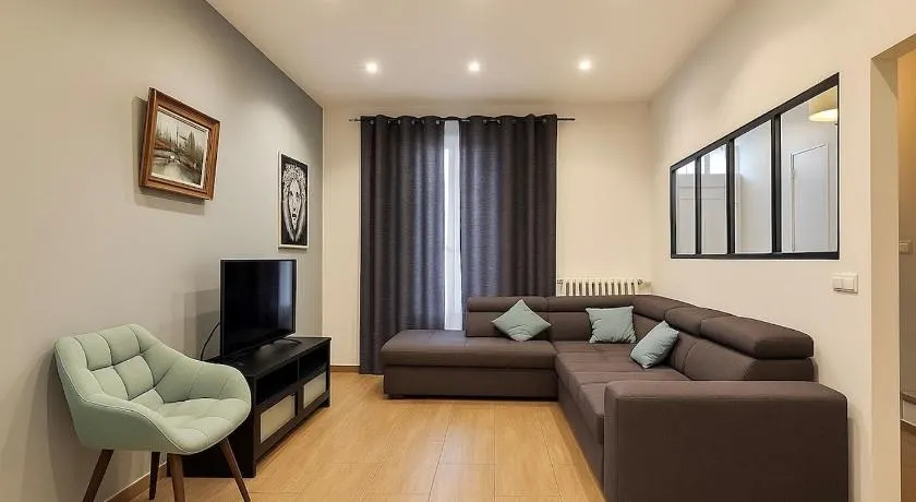 Spacious house with garden, 15 minutes from Paris - Image 1