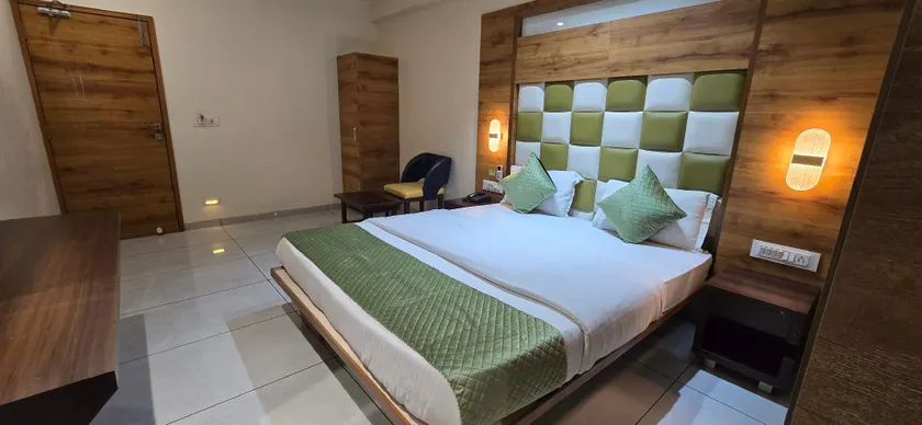 Hotel Viram & Guest House - Image 1