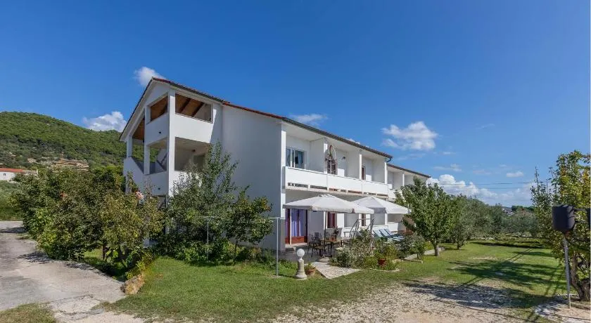 4 Bedroom Amazing Apartment In Banjol - Image 1