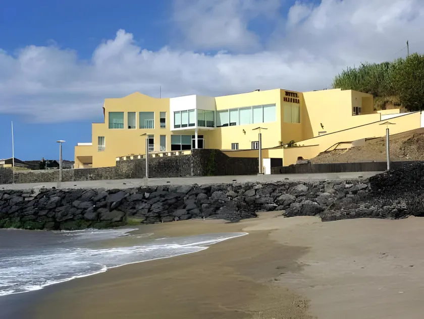 Vinha da Areia Beach Hotel - Image 1