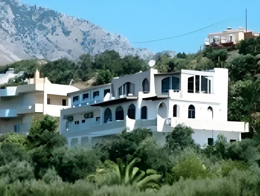 Lofos Hotel - Image 1