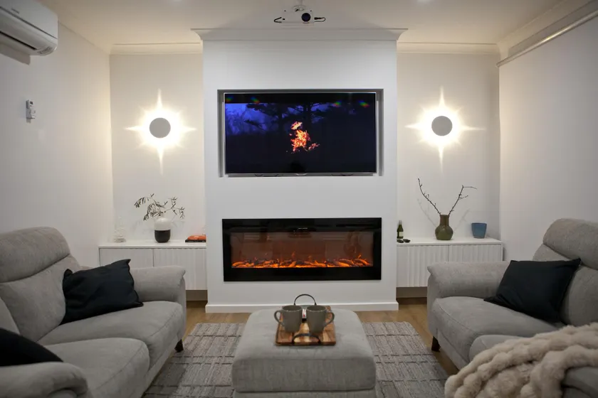 Entire home in Cranbourne West - Image 1