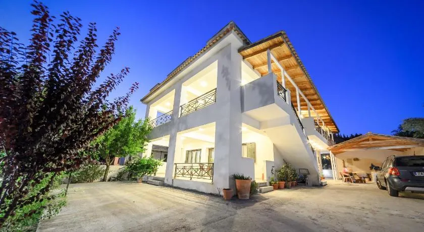 V and H House - Cozy & Ideal for Families, by ZanteWize - Image 1