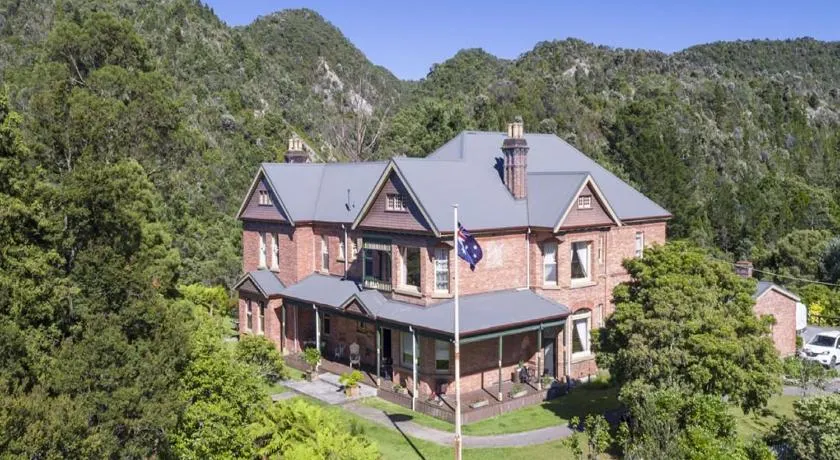Penghana Bed and Breakfast - Image 1