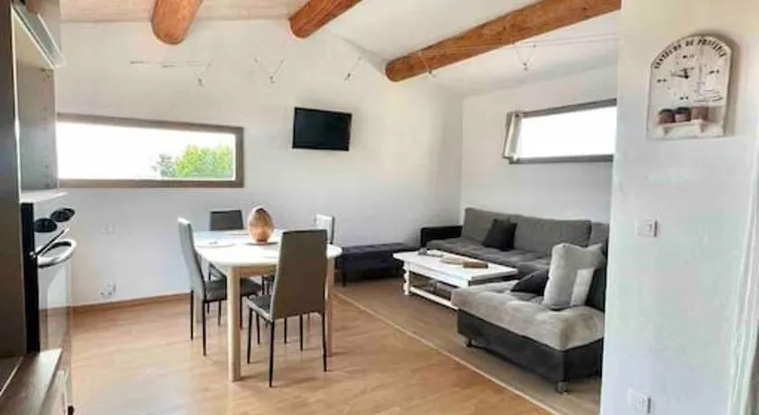 Appartement de 1 à 3 chambres proche Aéroport Marseille Marignane -confortable - et tout équipé - Image 1