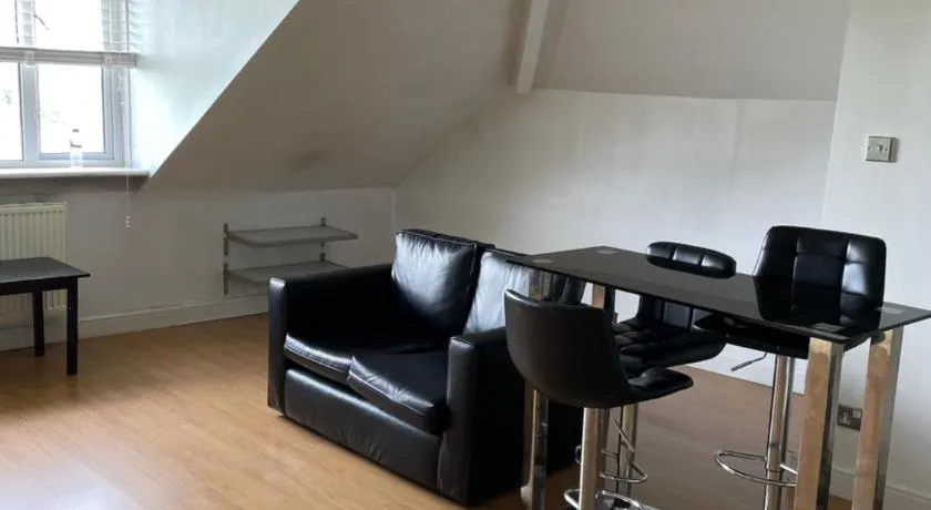 1 bed flat at Drum Street - Image 1