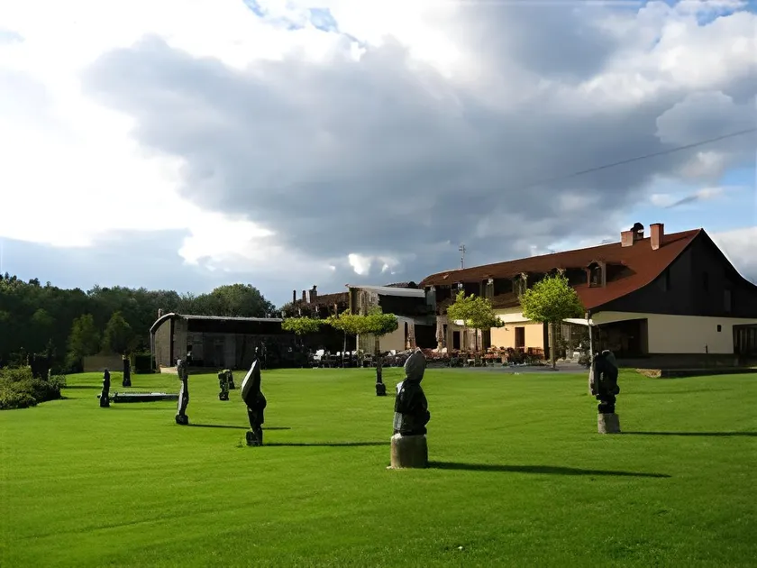 Resort Malevil - Image 1