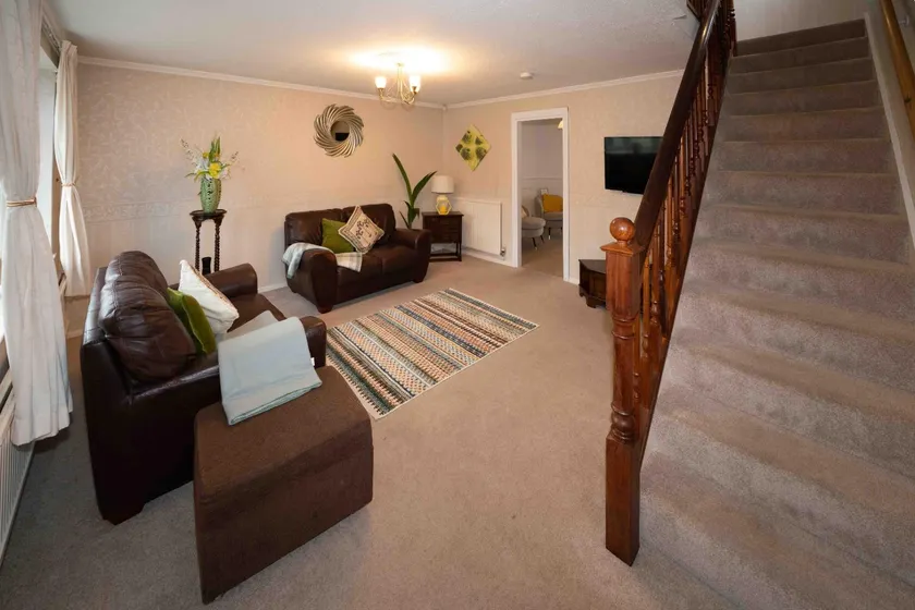 Spacious 3BR House By Kammili Properties in Westhoughton - Free Parking - Image 1