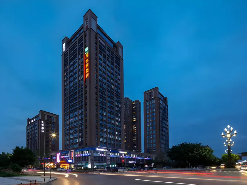 Vienna Hotel Chengdu University of Pertroleum Metro Station - Image 1