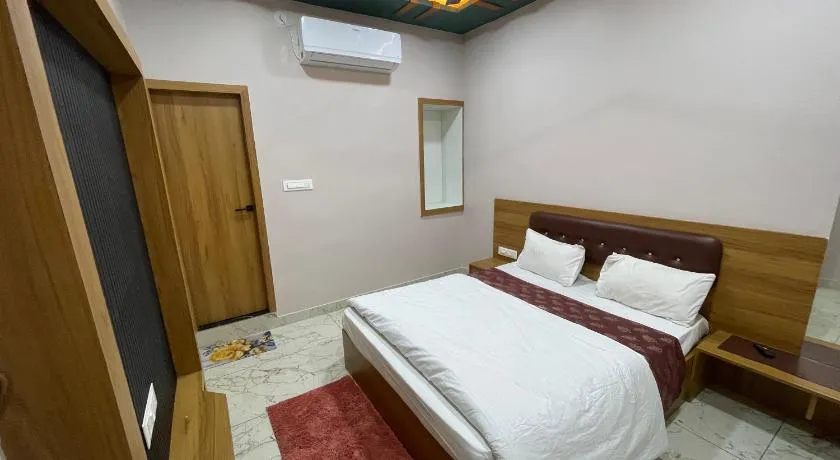 Sakshi Hotel & Restaurant - Image 1