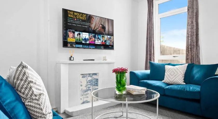 Stylish 3 Bed House - Garden - Parking - Netflix 181TA - Image 1