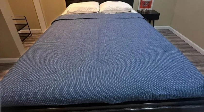 LAGUARDIA Comfort Room Near LAGUARDIA AIRPORT - Image 1