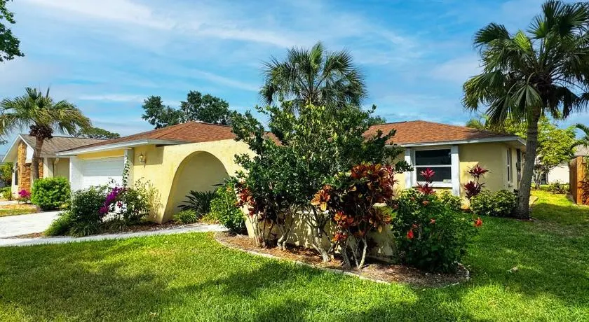 Venice Beach & Golf Retreat with Heated Pool - Image 1