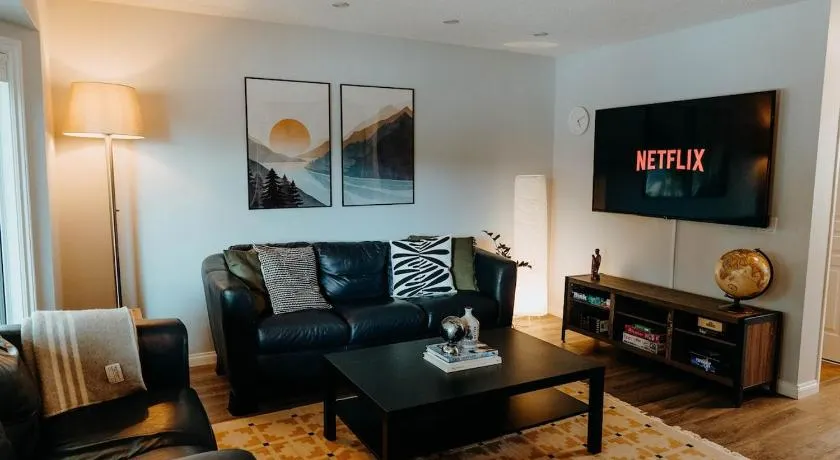 Central Calgary & Nearby Mountain Escape - 4 Beds - Image 1