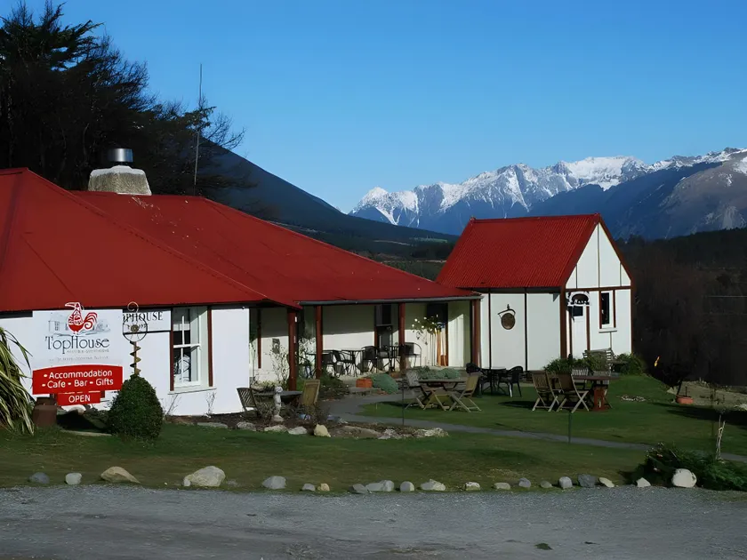 Tophouse Historical Inn Bed and breakfast - Image 1