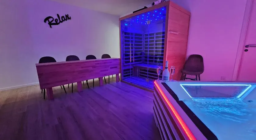 Suite Spa, Jacuzzi & Sauna - Image 1