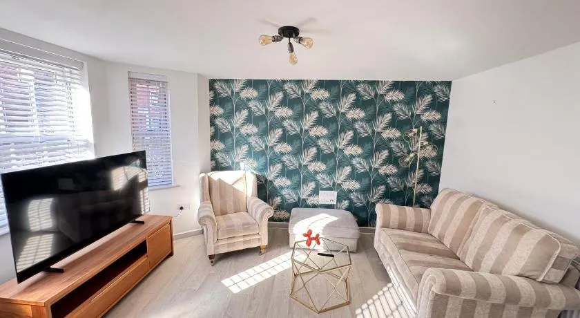 Contemporary 2-Bed Apartment with Parking Bedford - Image 1