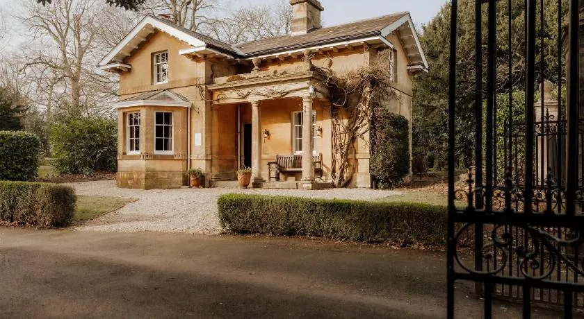 The Gate Lodge by Mint Stays - Image 1