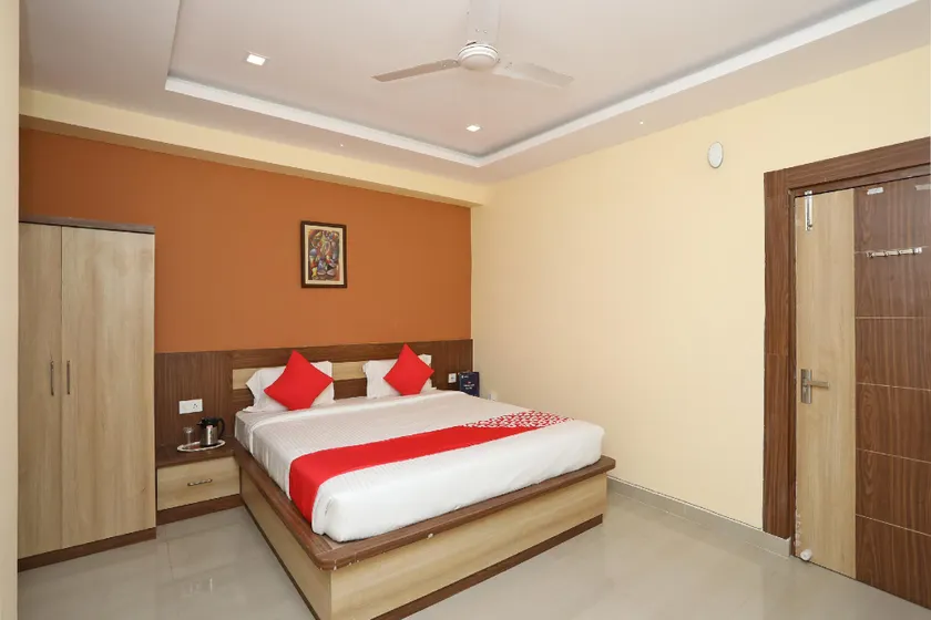 OYO 18845 Vishal Guest House - Image 1