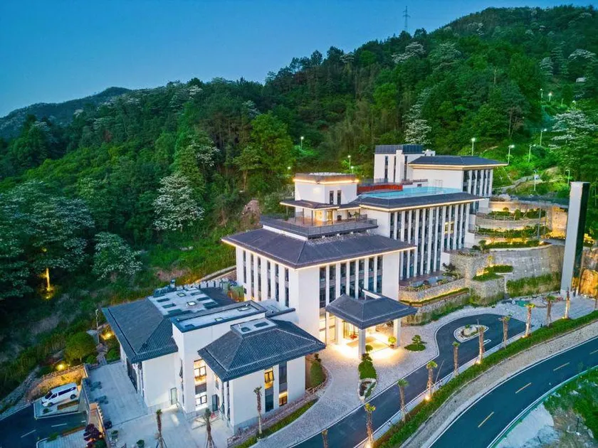 Moonlight Inn Resort Hotel - Image 1