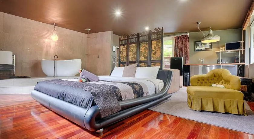 The Executive Suite - Image 1
