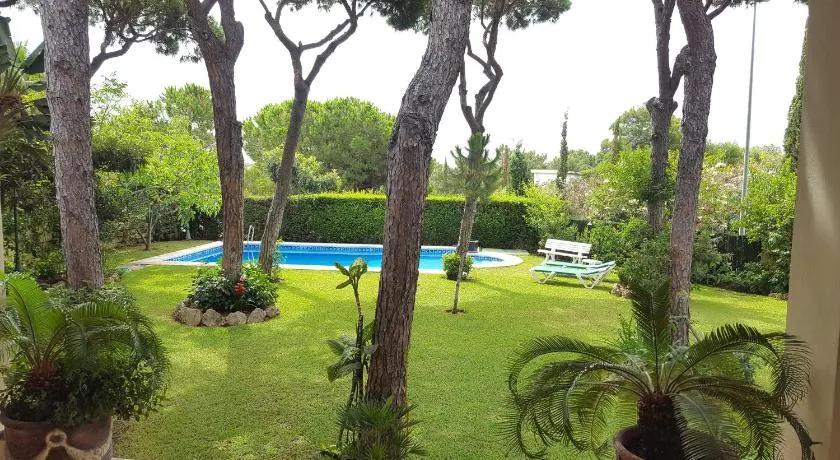 VILLA CASTELLA Acogedora casa para familias con piscina y jardín cerca del mar - Image 1