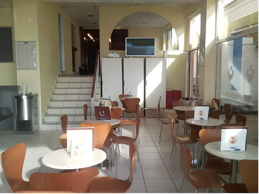 Hotel Plaza - Image 1