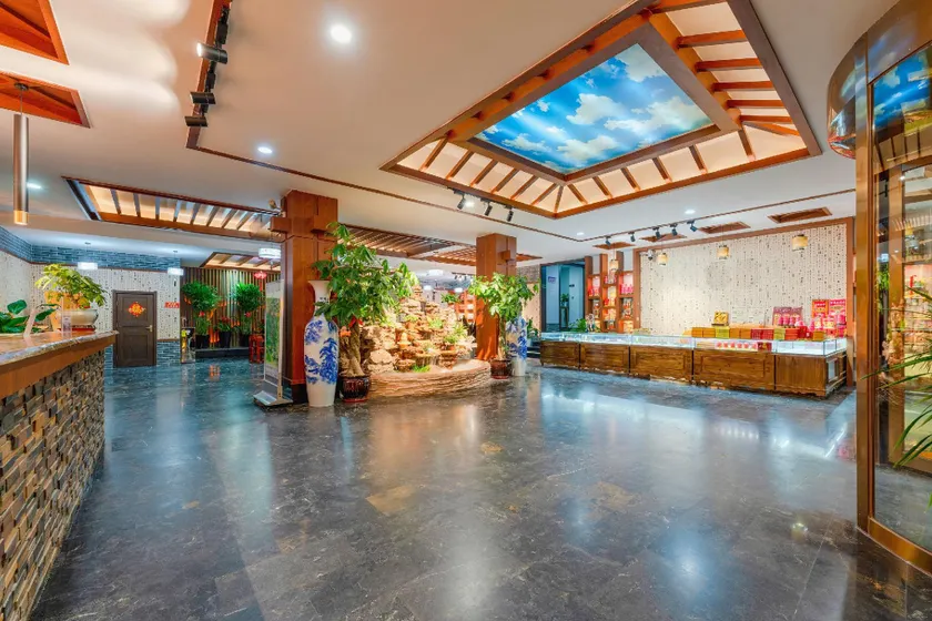 Wutaishan Yulong Hotel - Image 1