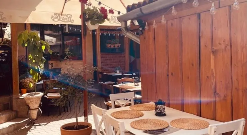 Tar Pizza La Casa - Image 1
